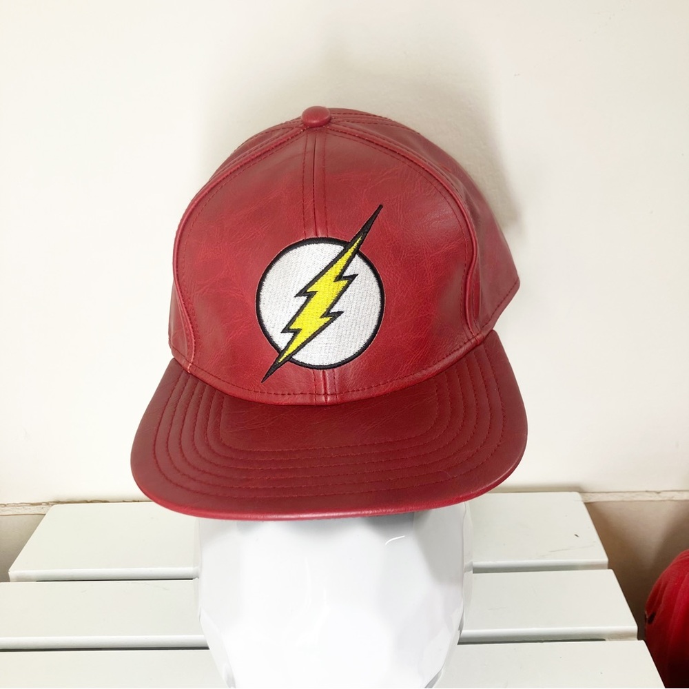 THE FLASH SNAPBACK Leather HAT Dark Red Flat Bill DC Comics NWT